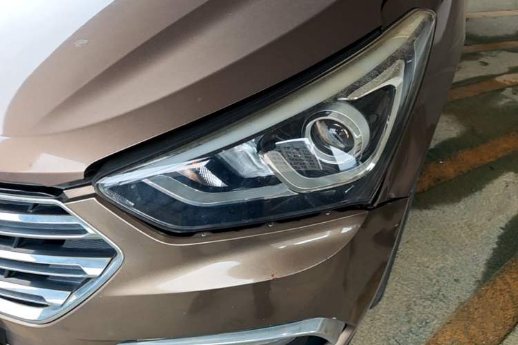 Used Hyundai Santa Fe 2017 2.0T Automatic Two-Wheel Drive Smart Version 7 Seats Left Front Headlight