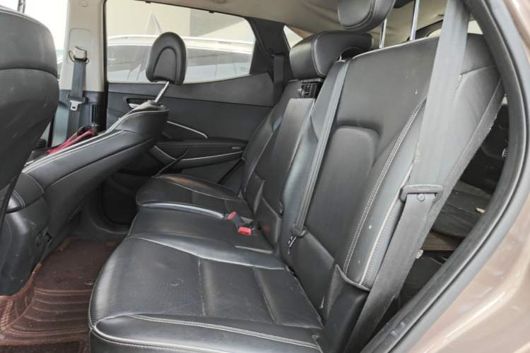 Used Hyundai Santa Fe 2017 2.0T Automatic Two-Wheel Drive Smart Version 7 Seats Left Rear Seat