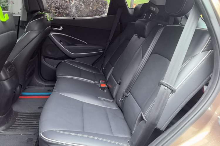 Used Hyundai Santa Fe 2017 2.0T Automatic All-Wheel Drive Smart 7-Seater Left Rear Seat