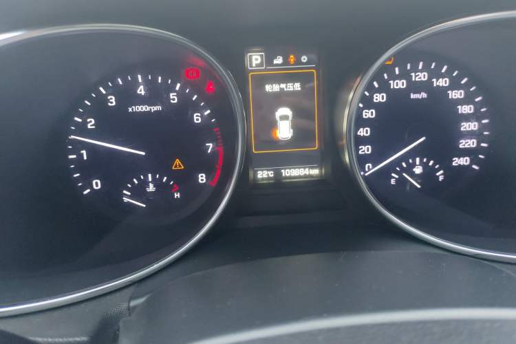 Used Hyundai Santa Fe 2017 2.0T Automatic All-Wheel Drive Smart 7-Seater Odometer Close Up