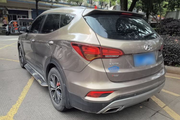 Used Hyundai Santa Fe 2017 2.0T Automatic All-Wheel Drive Smart 7-Seater Rear Left 45 Deg