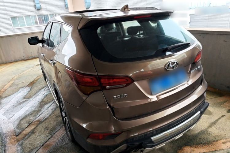 Used Hyundai Santa Fe 2017 2.0T Automatic Two-Wheel Drive Smart Version 7 Seats Rear Left 45 Deg