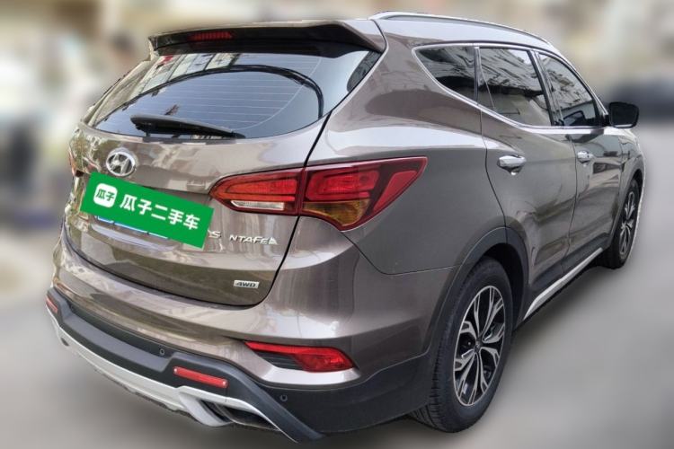 Used Hyundai Santa Fe 2017 2.0T Automatic All-Wheel Drive Smart 7-Seater Rear Right 45 Deg