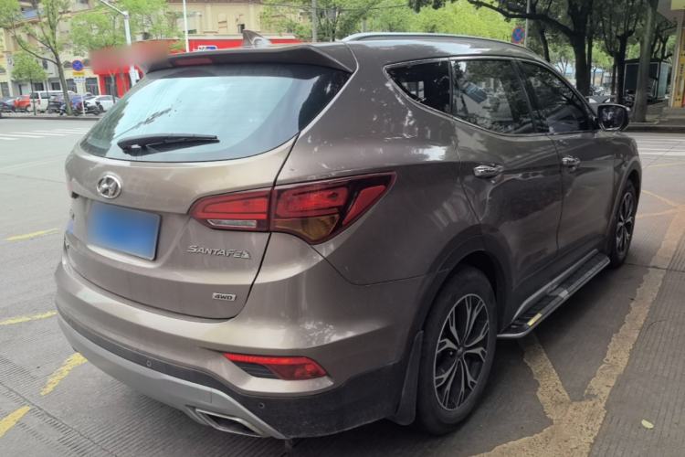 Used Hyundai Santa Fe 2017 2.0T Automatic All-Wheel Drive Smart 7-Seater Rear Right 45 Deg