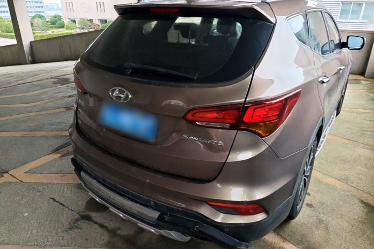 Used Hyundai Santa Fe 2017 2.0T Automatic Two-Wheel Drive Smart Version 7 Seats Rear Right 45 Deg