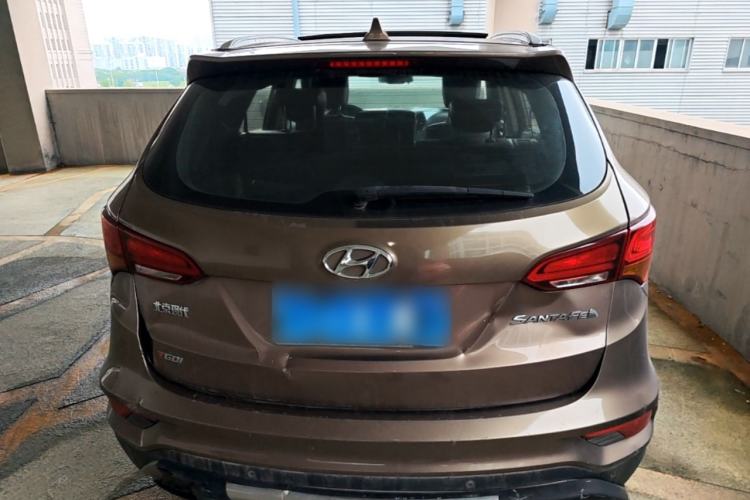 Used Hyundai Santa Fe 2017 2.0T Automatic Two-Wheel Drive Smart Version 7 Seats Rear