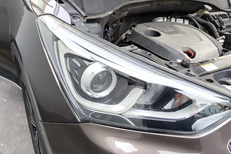 Used Hyundai Santa Fe 2017 2.0T Automatic All-Wheel Drive Smart 7-Seater Right Front Headlight