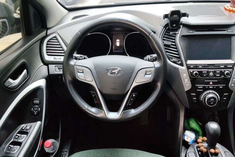 Used Hyundai Santa Fe 2017 2.0T Automatic All-Wheel Drive Smart 7-Seater Steering Wheel