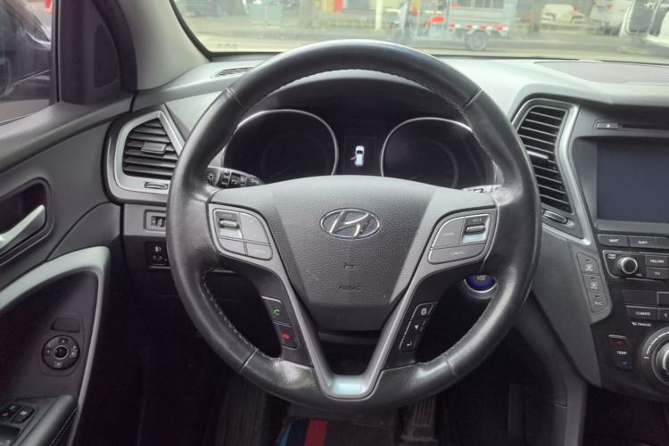 Used Hyundai Santa Fe 2017 2.0T Automatic All-Wheel Drive Smart 7-Seater Steering Wheel