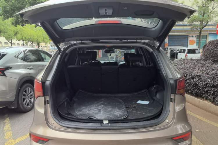 Used Hyundai Santa Fe 2017 2.0T Automatic All-Wheel Drive Smart 7-Seater Trunk