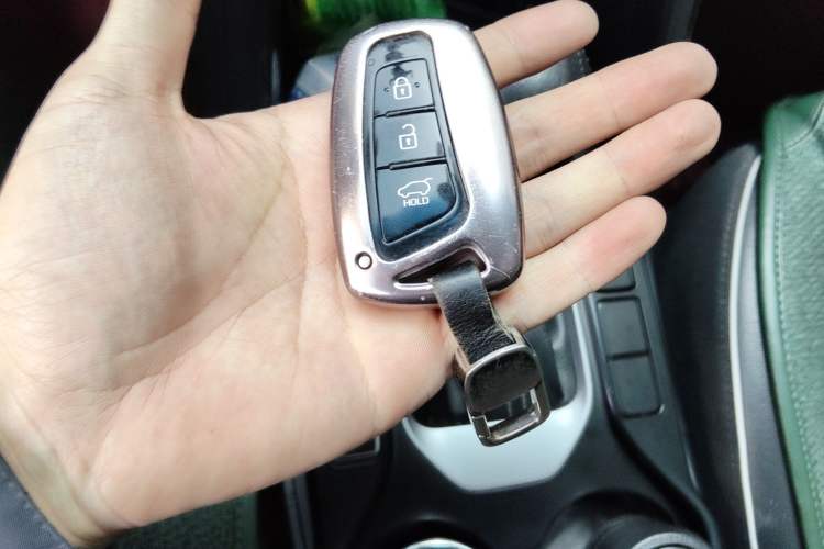 Used Hyundai Santa Fe 2017 2.0T Automatic All-Wheel Drive Smart 7-Seater Vehicle Key