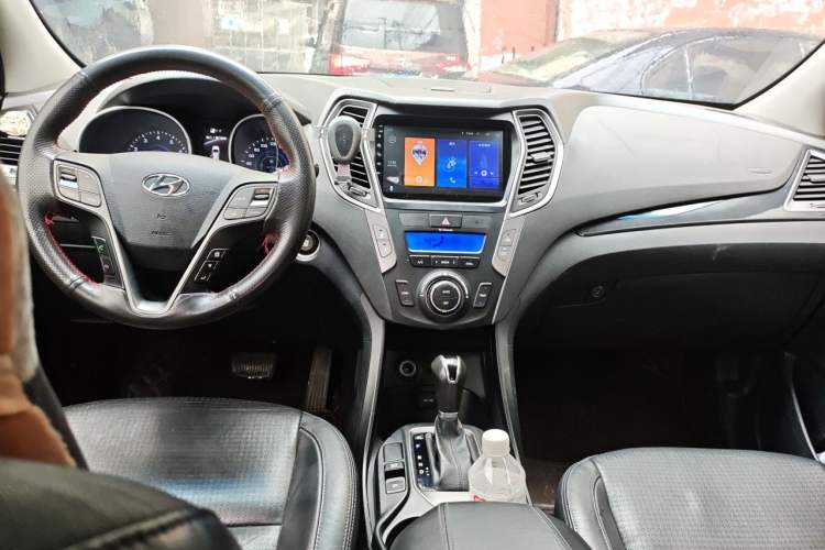 Used Hyundai Santa Fe 2017 2.4L Automatic Two-Wheel Drive Smart Version 5 Seats Center Console
