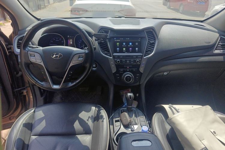 Used Hyundai Santa Fe 2017 2.0T Automatic All-Wheel Drive Smart 7-Seater Center Console
