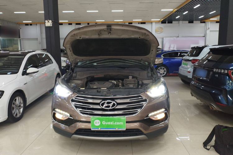 Used Hyundai Santa Fe 2017 2.0T Automatic Two-Wheel Drive Smart Version 7 Seats Engine Bay