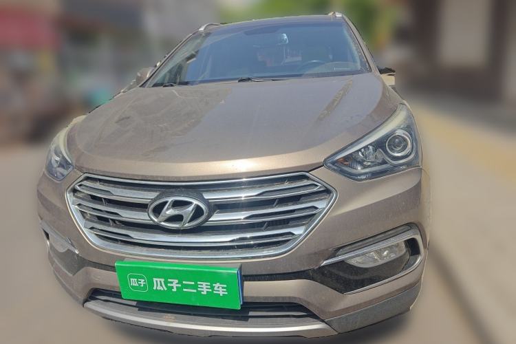 Used Hyundai Santa Fe 2017 2.0T Automatic All-Wheel Drive Smart 7-Seater Front