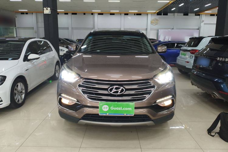 Used Hyundai Santa Fe 2017 2.0T Automatic Two-Wheel Drive Smart Version 7 Seats Front