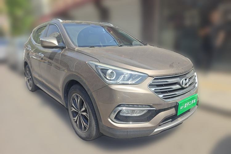 Used Hyundai Santa Fe 2017 2.0T Automatic All-Wheel Drive Smart 7-Seater Front Right 45 Deg