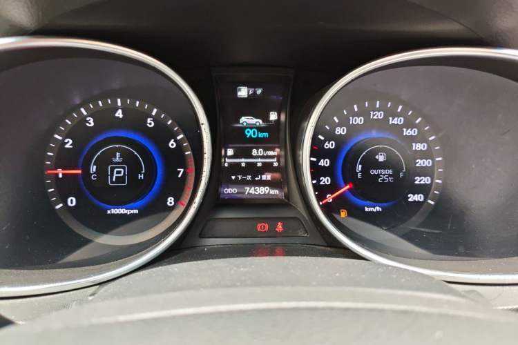 Used Hyundai Santa Fe 2017 2.4L Automatic Two-Wheel Drive Smart Version 5 Seats Instrument Cluster