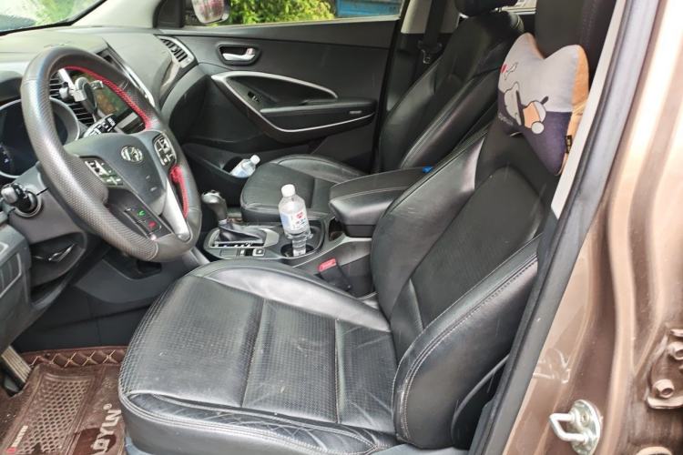Used Hyundai Santa Fe 2017 2.4L Automatic Two-Wheel Drive Smart Version 5 Seats Left Front Seat