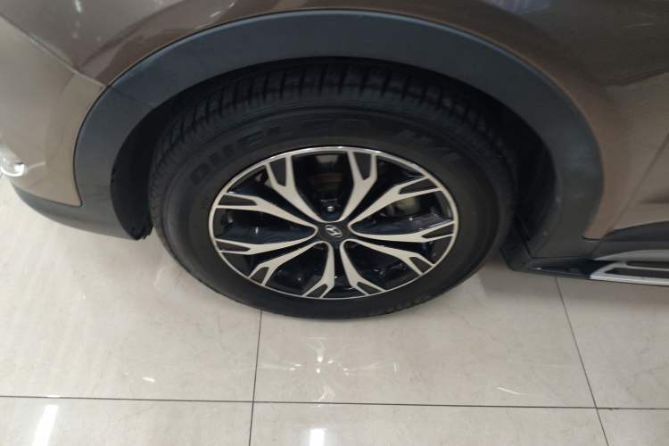 Used Hyundai Santa Fe 2017 2.0T Automatic Two-Wheel Drive Smart Version 7 Seats Left Front Wheel Hub