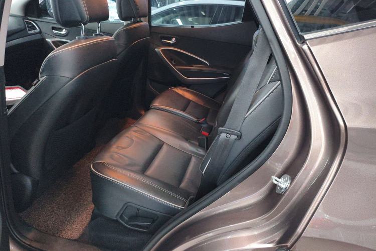 Used Hyundai Santa Fe 2017 2.0T Automatic Two-Wheel Drive Smart Version 7 Seats Left Rear Seat