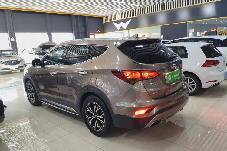 Used Hyundai Santa Fe 2017 2.0T Automatic Two-Wheel Drive Smart Version 7 Seats Left Side