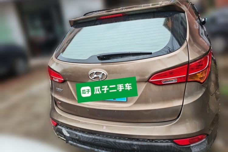 Used Hyundai Santa Fe 2017 2.4L Automatic Two-Wheel Drive Smart Version 5 Seats Rear
