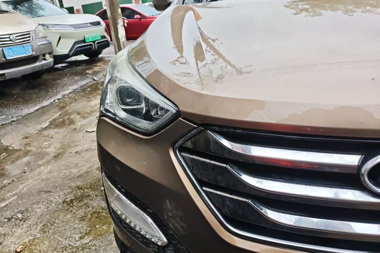 Used Hyundai Santa Fe 2017 2.4L Automatic Two-Wheel Drive Smart Version 5 Seats Right Front Headlight