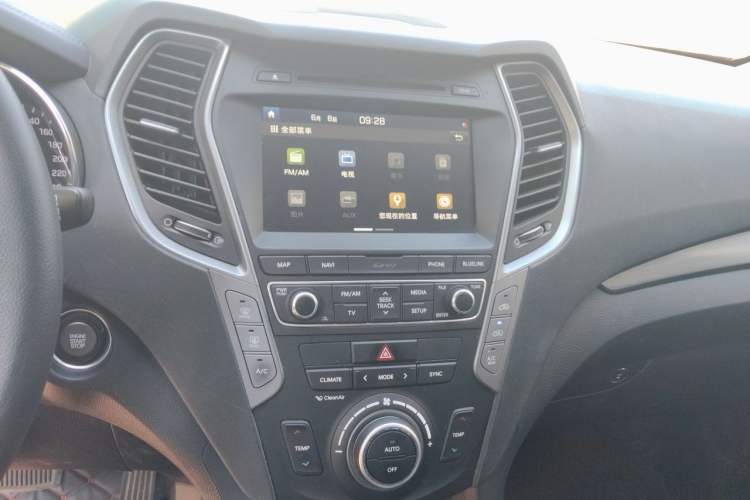 Used Hyundai Santa Fe 2017 2.0T Automatic All-Wheel Drive Smart 7-Seater Audio And AC Panel