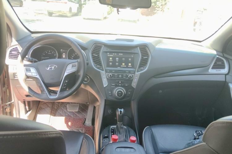 Used Hyundai Santa Fe 2017 2.0T Automatic All-Wheel Drive Smart 7-Seater Center Console