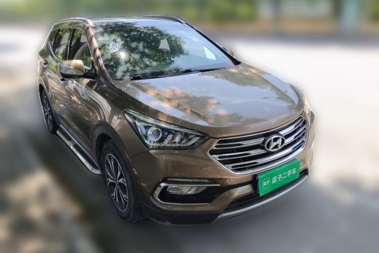 Used Hyundai Santa Fe 2017 2.0T Automatic All-Wheel Drive Smart 7-Seater Front Right 45 Deg