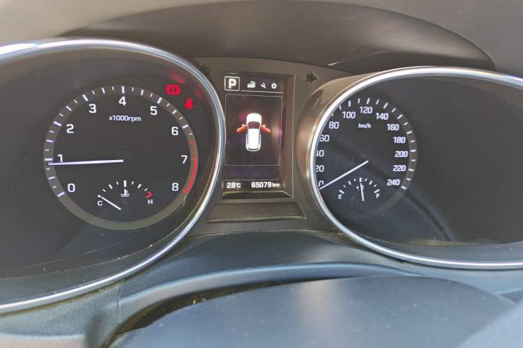 Used Hyundai Santa Fe 2017 2.0T Automatic All-Wheel Drive Smart 7-Seater Odometer Close Up