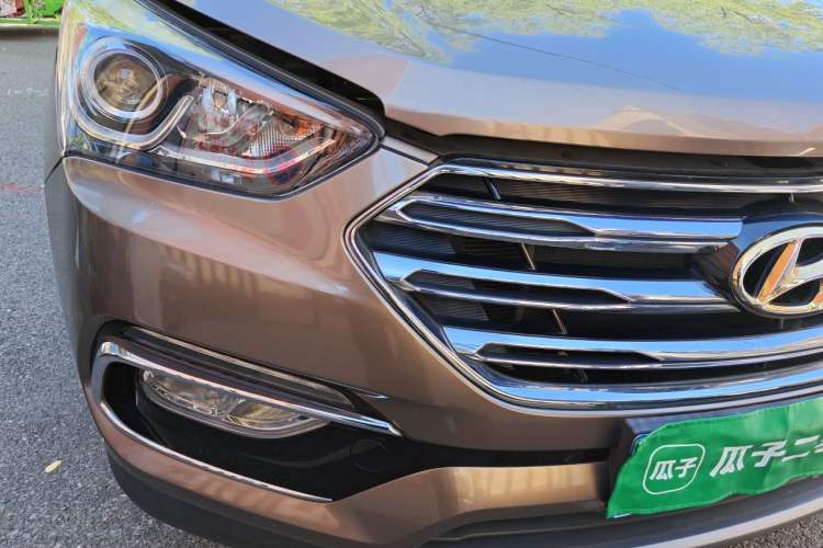 Used Hyundai Santa Fe 2017 2.0T Automatic All-Wheel Drive Smart 7-Seater Right Front Headlight
