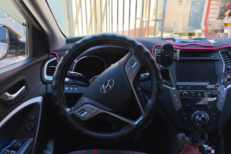 Used Hyundai Santa Fe 2017 2.0T Automatic All-Wheel Drive Smart 7-Seater Steering Wheel