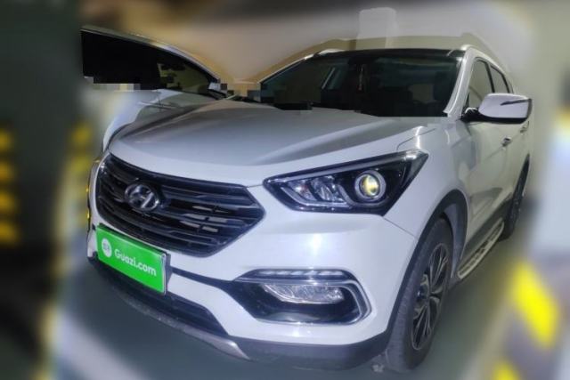 Used Hyundai Santa Fe 2017 2.4L Automatic Two-Wheel Drive Smart Version 5 Seats
