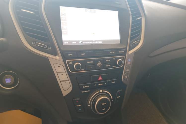 Used Hyundai Santa Fe 2017 2.0T Automatic All-Wheel Drive Smart 7-Seater Audio And AC Panel