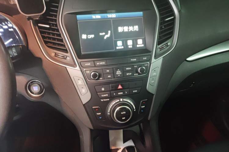 Used Hyundai Santa Fe 2017 2.4L Automatic Two-Wheel Drive Smart Version 5 Seats Audio And AC Panel