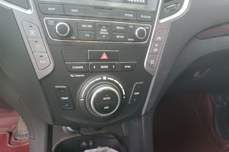 Used Hyundai Santa Fe 2017 2.0T Automatic All-Wheel Drive Smart 7-Seater Audio And AC Panel