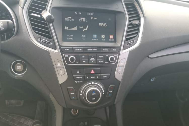 Used Hyundai Santa Fe 2017 2.4L Automatic Two-Wheel Drive Smart Version 5 Seats Audio And AC Panel