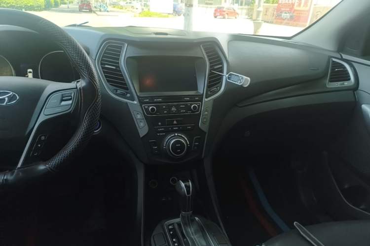 Used Hyundai Santa Fe 2017 2.4L Automatic Two-Wheel Drive Smart Version 5 Seats Audio And AC Panel