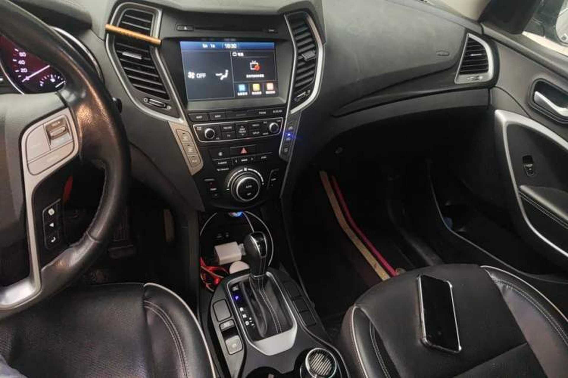 Used Hyundai Santa Fe 2017 2.0T Automatic Two-Wheel Drive Smart Version 7 Seats Audio And AC Panel