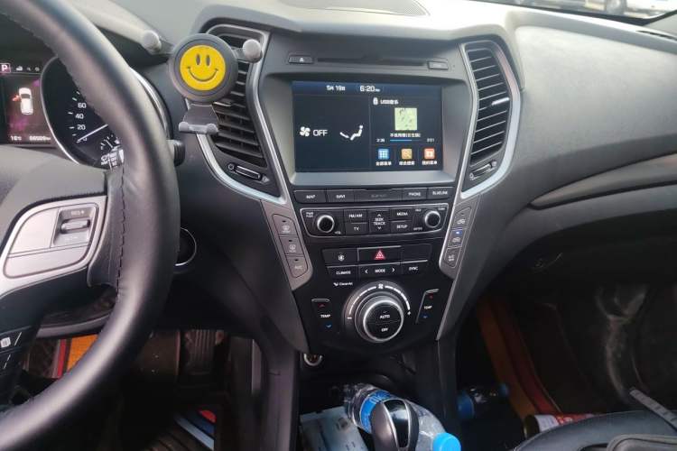 Used Hyundai Santa Fe 2017 2.0T Automatic Two-Wheel Drive Smart Version 7 Seats Audio And AC Panel