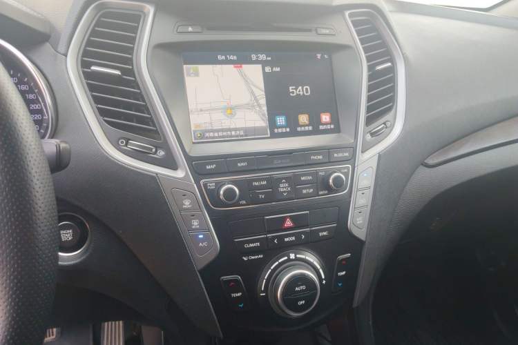 Used Hyundai Santa Fe 2017 2.0T Automatic All-Wheel Drive Smart 7-Seater Audio And AC Panel