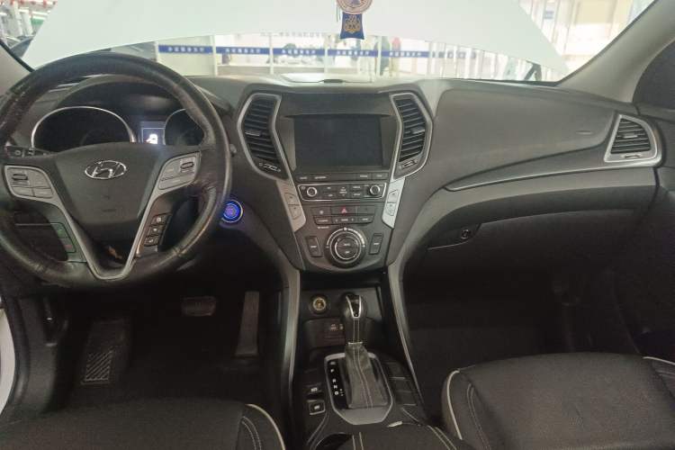 Used Hyundai Santa Fe 2017 2.4L Automatic Two-Wheel Drive Smart Version 5 Seats Audio And AC Panel