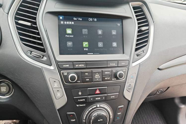 Used Hyundai Santa Fe 2017 2.4L Automatic Two-Wheel Drive Smart Version 5 Seats Audio And AC Panel