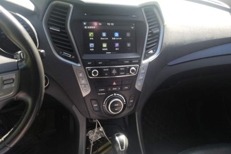 Used Hyundai Santa Fe 2017 2.0T Automatic All-Wheel Drive Smart 7-Seater Audio And AC Panel