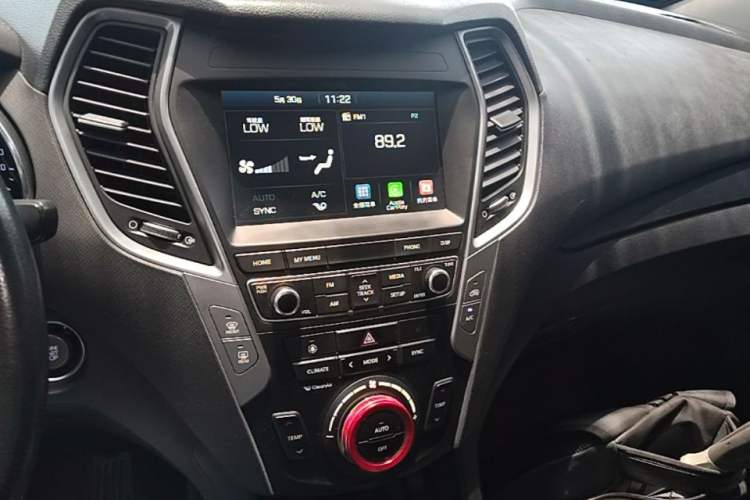 Used Hyundai Santa Fe 2017 2.4L Automatic Two-Wheel Drive Smart Version 5 Seats Audio And AC Panel