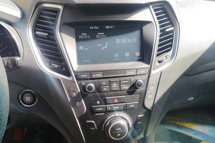 Used Hyundai Santa Fe 2017 2.4L Automatic Two-Wheel Drive Smart Version 5 Seats Audio And AC Panel