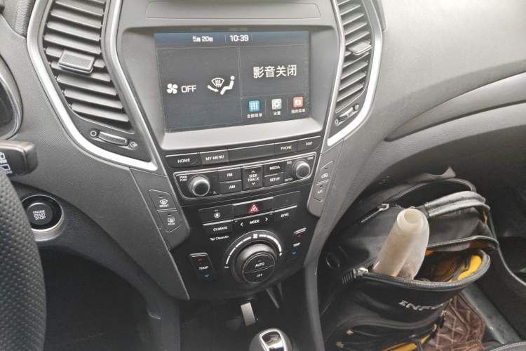 Used Hyundai Santa Fe 2017 2.4L Automatic Two-Wheel Drive Smart Version 5 Seats Audio And AC Panel