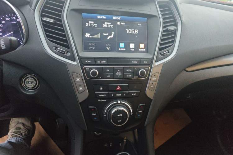 Used Hyundai Santa Fe 2017 2.4L Automatic Two-Wheel Drive Smart Version 5 Seats Audio And AC Panel